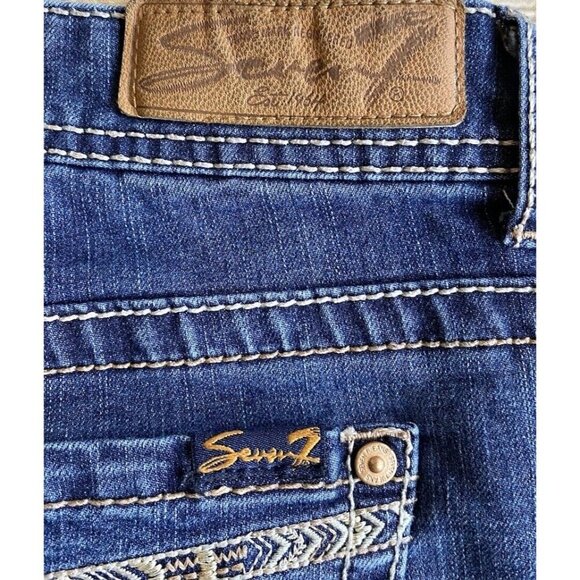 Seven7 Womens Medium Dark‎ Wash Rolled Up Jean Shorts Embroidered Logo Size 4 - Picture 4 of 7